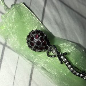 No brand balloon pin